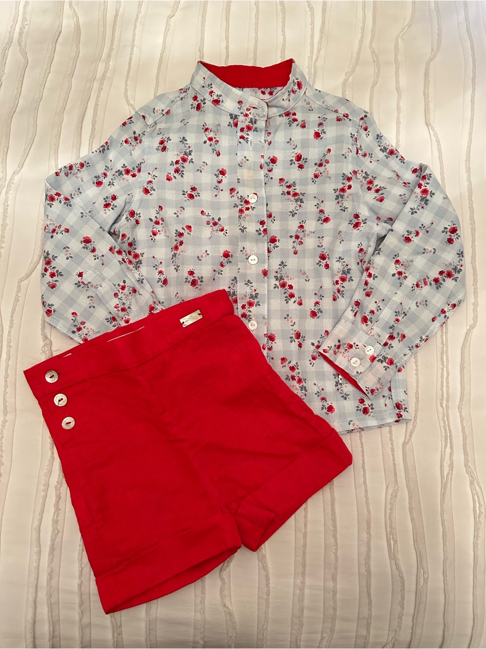 Gingham floral shirt & red shorts
